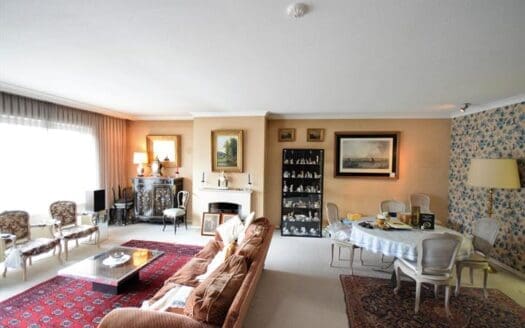 Flat for sale  3 bedrooms, 395000 €