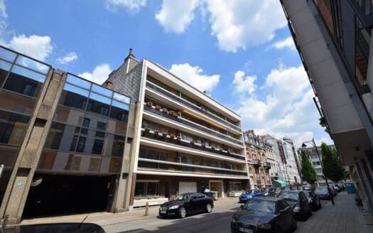 Flat for sale  3 bedrooms, 395000 €