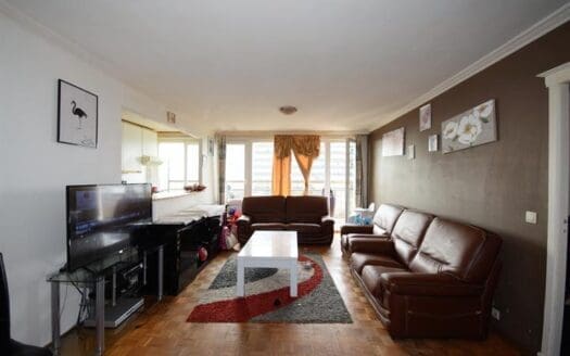 Flat for sale  3 bedrooms 90 m², 185000 €