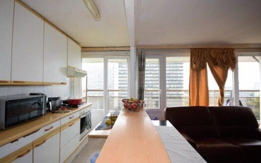 Flat for sale  3 bedrooms 90 m², 185000 €