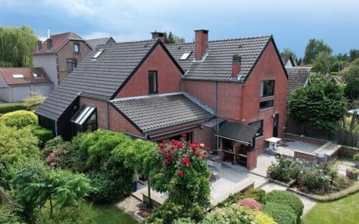 House for sale  3 bedrooms 250 m², 545000 €