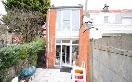 House for sale  4 bedrooms 140 m², 289000 €