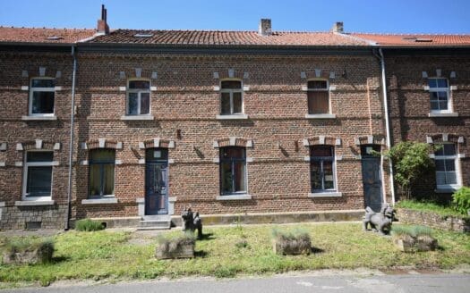 House for sale  4 bedrooms 250 m², 180000 €