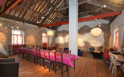 House for sale  4 bedrooms 250 m², 180000 €