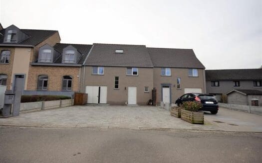 House for sale  6 bedrooms 240 m², 411000 €