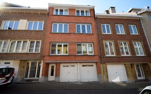 House for sale  6 bedrooms 375 m², 900000 €