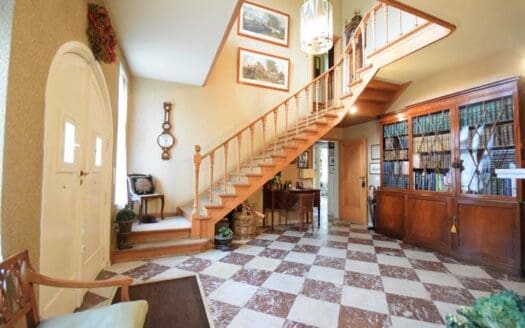 House for sale  7 bedrooms 450 m², 1350000 €