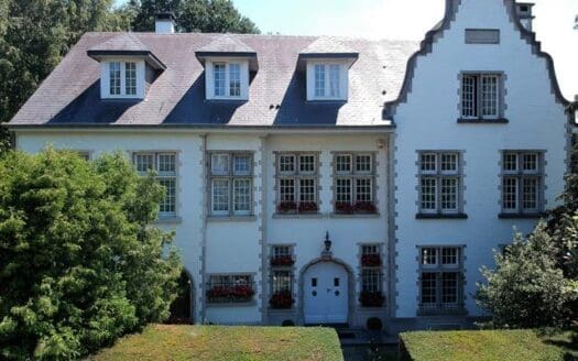 House for sale  7 bedrooms 450 m², 1350000 €