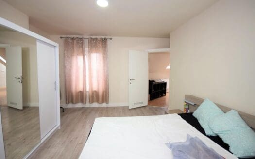 House for sale  8 bedrooms 587 m², 1290000 €