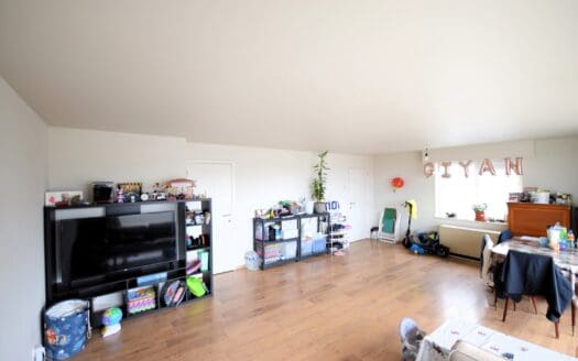 Flat for sale  2 bedrooms 115 m², 275000 €