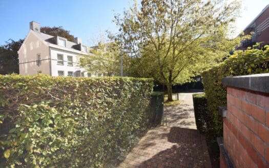 Flat for sale  2 bedrooms 90 m², 258000 €