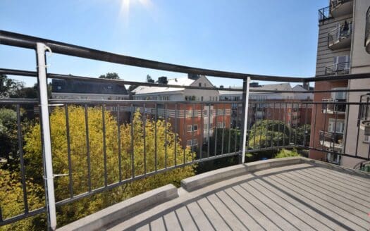 Flat for sale  2 bedrooms 90 m², 258000 €