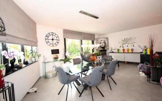 Flat for sale  3 bedrooms 147 m², 395000 €