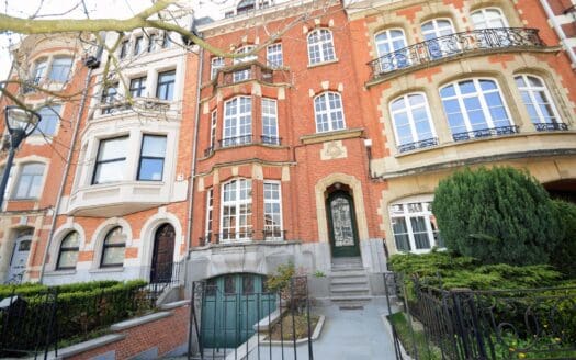 House for sale  6 bedrooms 375 m², 1000000 €