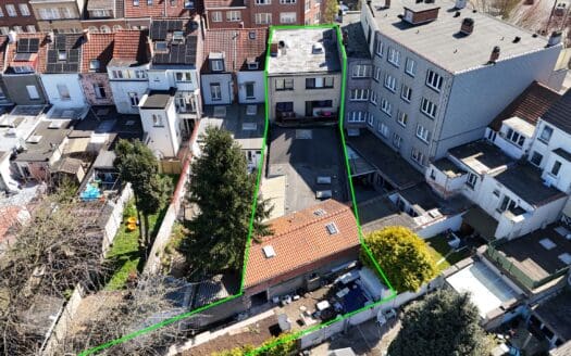 House for sale  4 bedrooms 350 m², 650000 €